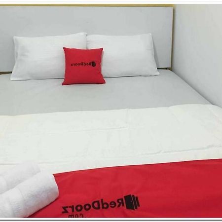 Reddoorz @ Simpang Pos Medan Hotell Exteriör bild