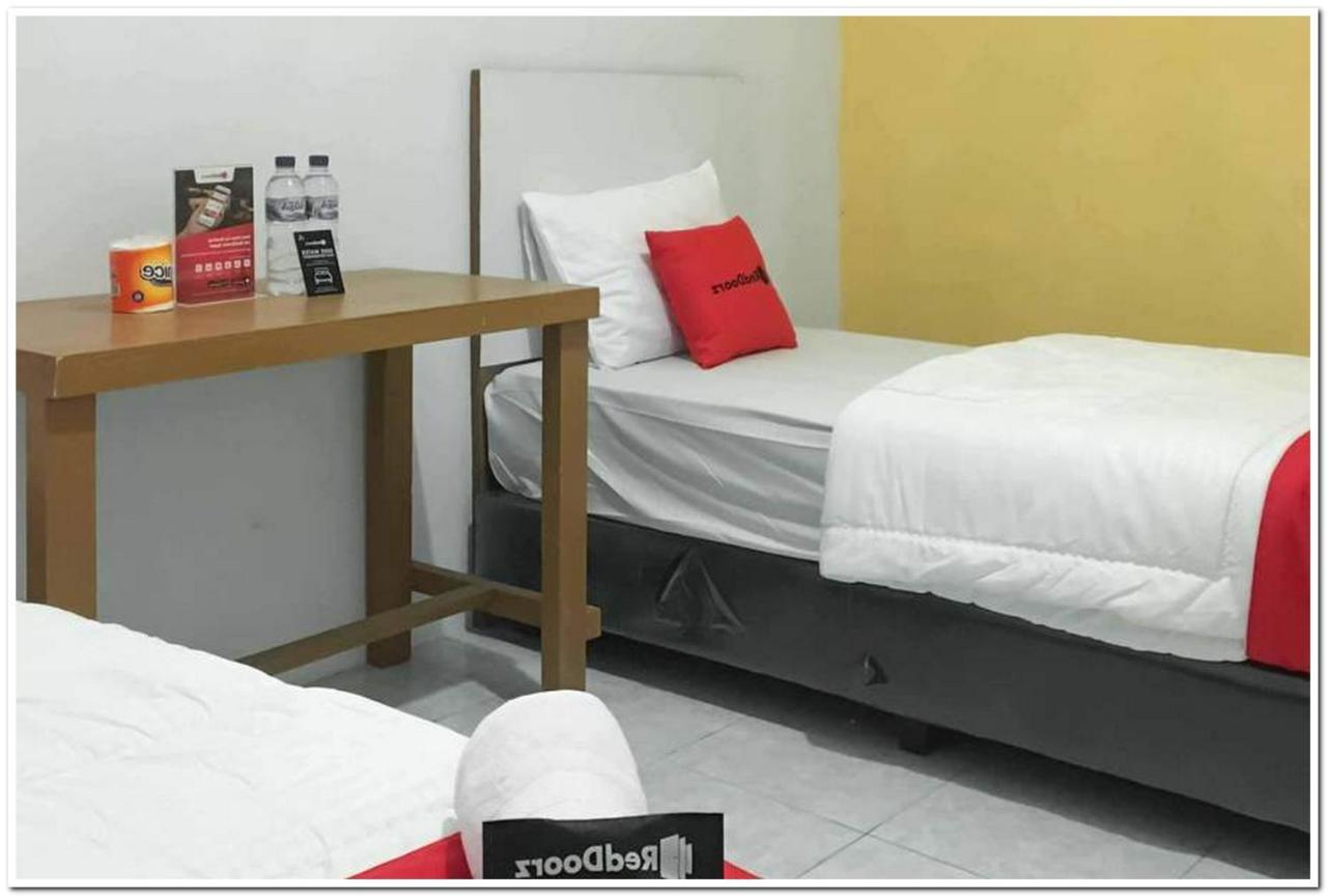 Reddoorz @ Simpang Pos Medan Hotell Exteriör bild