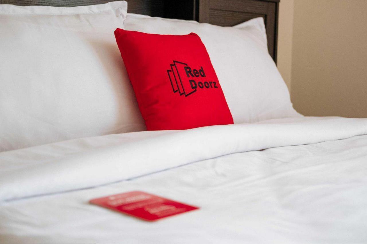 Reddoorz @ Simpang Pos Medan Hotell Exteriör bild