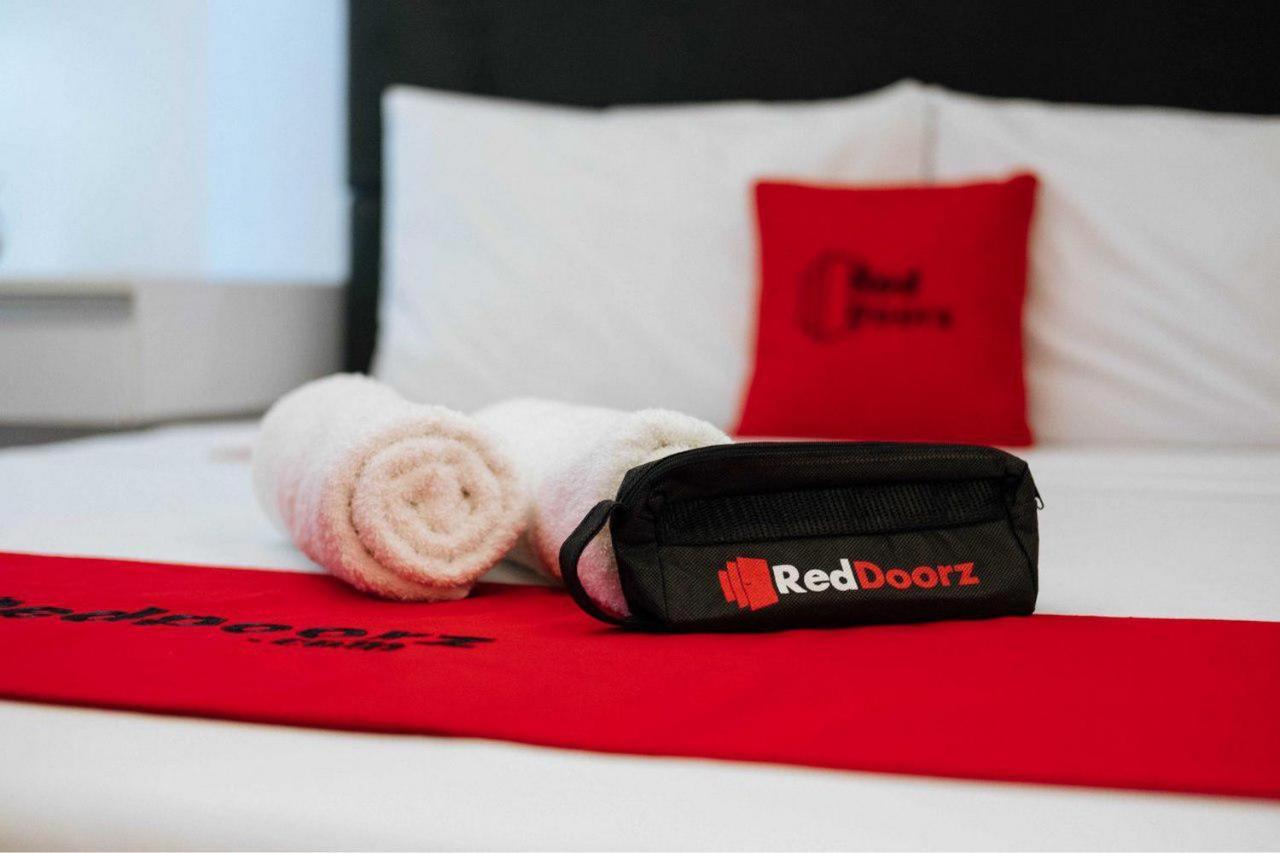 Reddoorz @ Simpang Pos Medan Hotell Exteriör bild