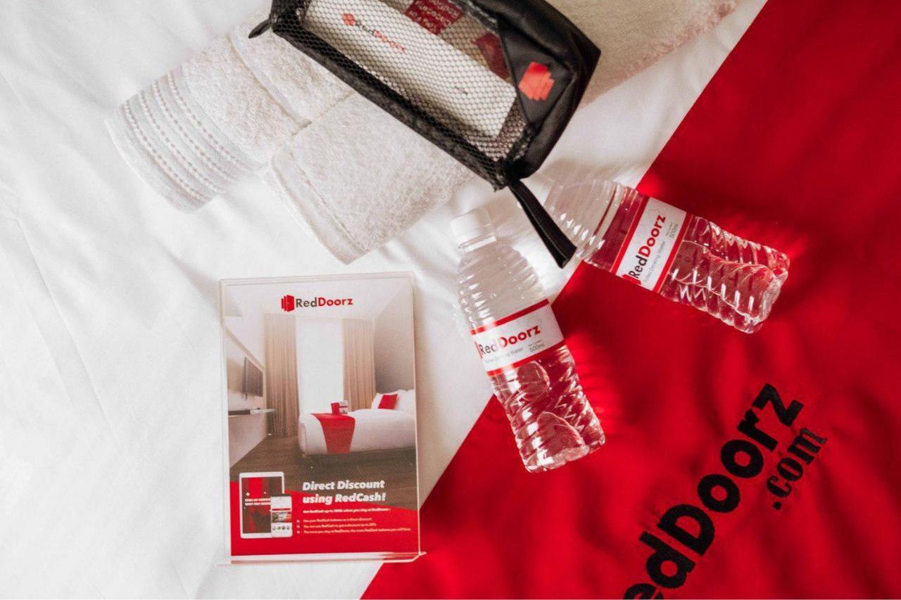 Reddoorz @ Simpang Pos Medan Hotell Exteriör bild