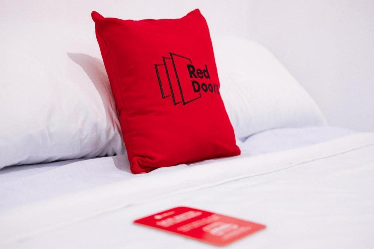 Reddoorz @ Simpang Pos Medan Hotell Exteriör bild