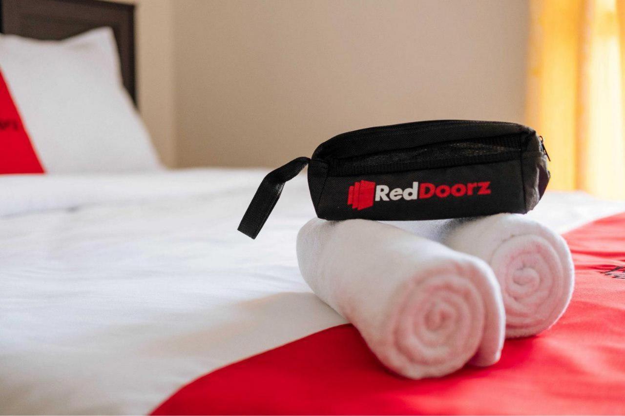 Reddoorz @ Simpang Pos Medan Hotell Exteriör bild